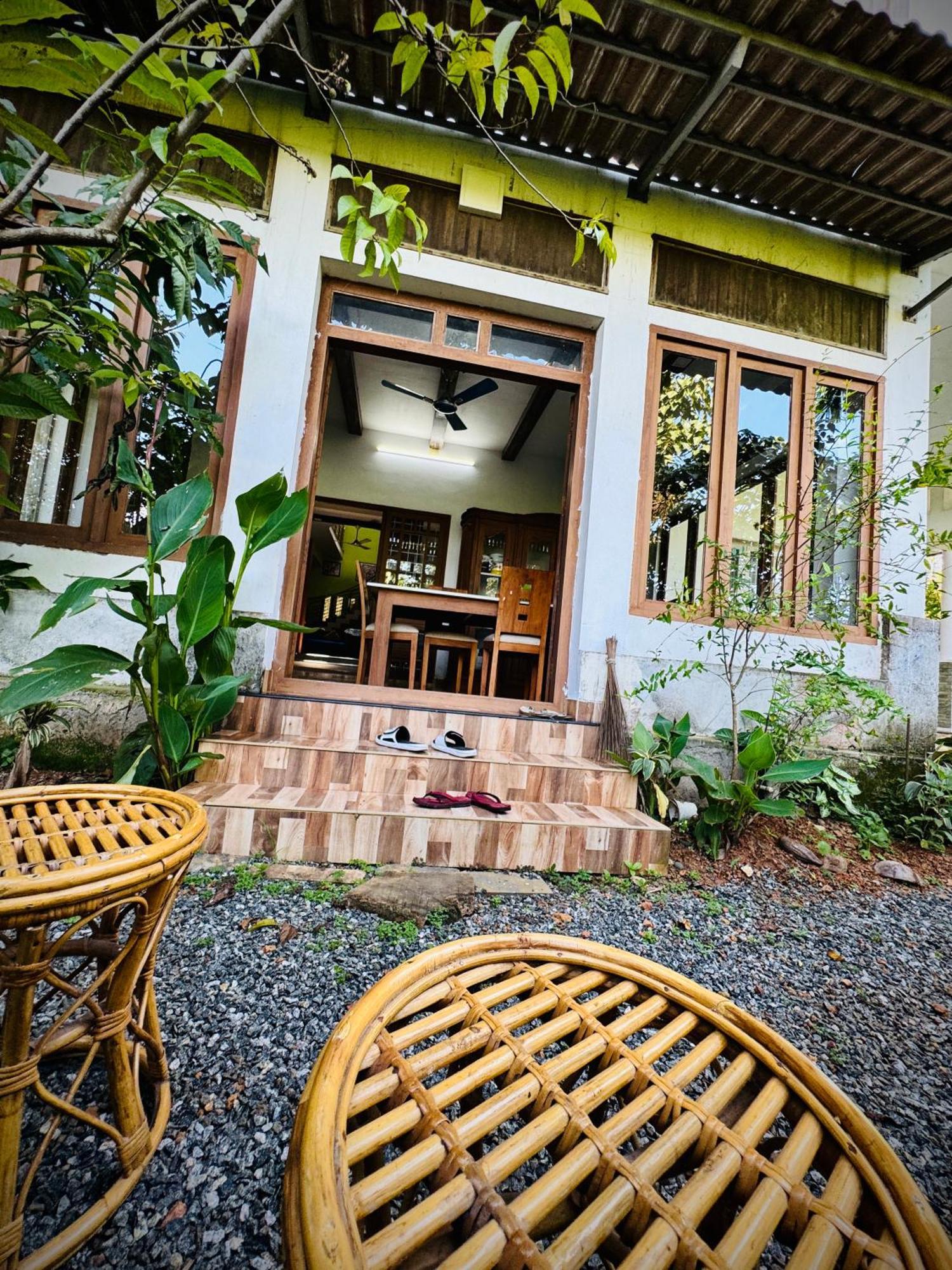 Thottungal Homestay Nedumbassery Exteriör bild