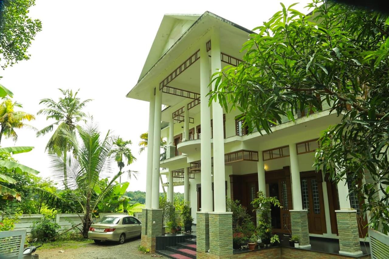 Thottungal Homestay Nedumbassery Exteriör bild